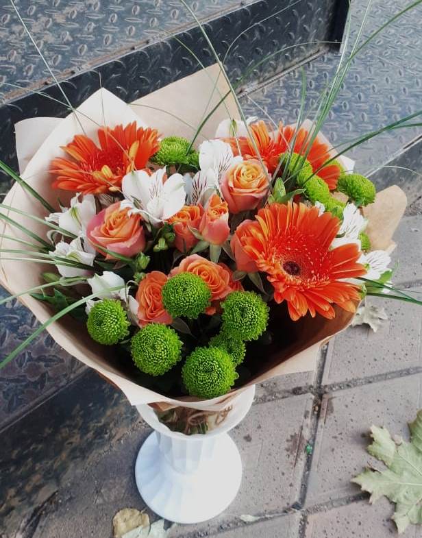 Букет цветов из: Герберы, Хризантемы, Альстромерии и Розы в Кропоткине