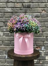 Цветочная композиция из Гипсофила и Розы в шляпной коробке в Кропоткине