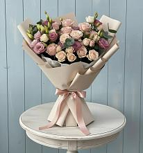 Букет цветов из:  Розы и Лизиантусы в Кропоткине