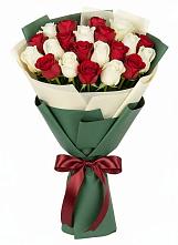 Букет Микс из красных и белых роз в Кропоткине