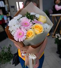 Букет цветов из:  Герберы, Розы и Хризантемы в Кропоткине