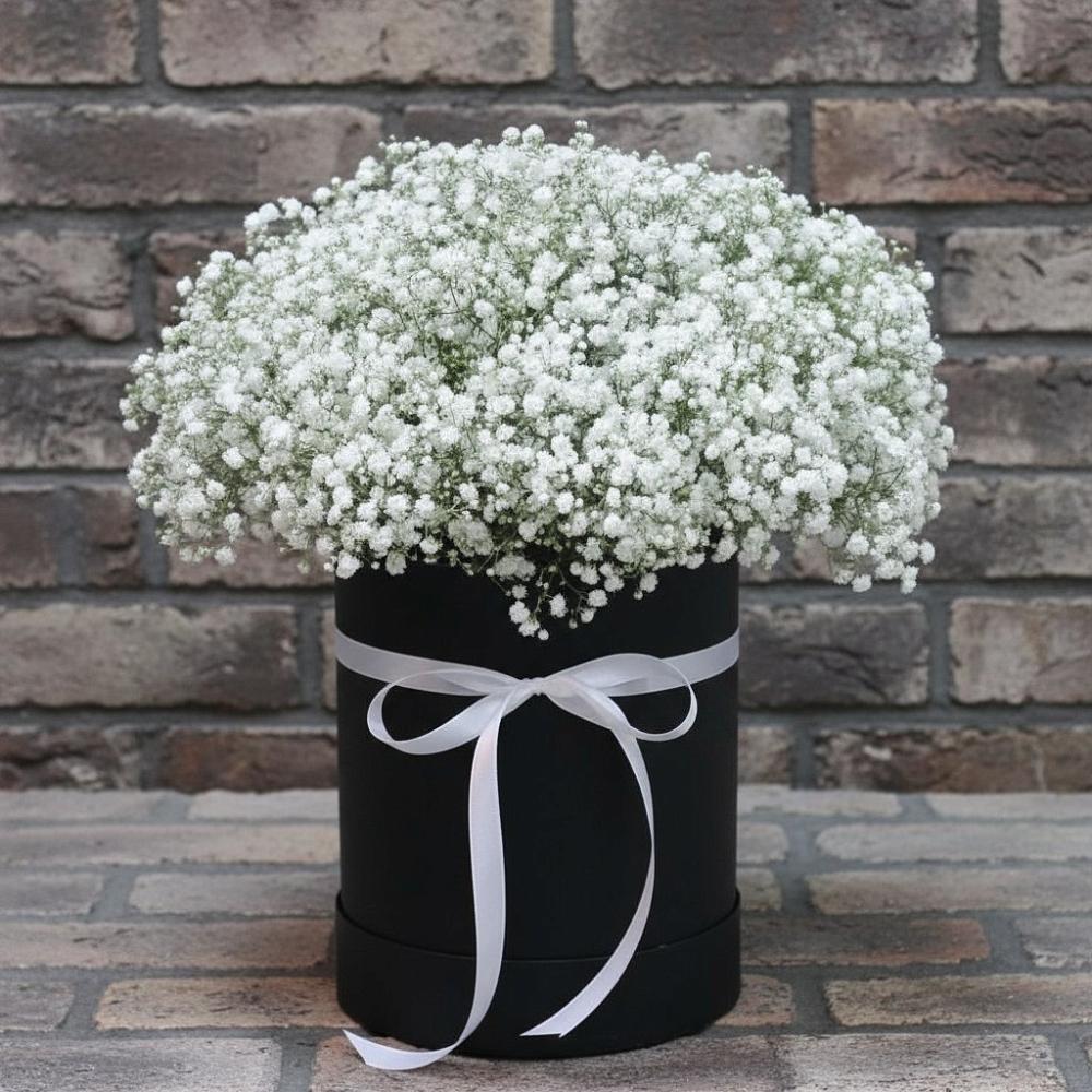 Цветочная композиция из Гипсофила в шляпной коробке в Кропоткине