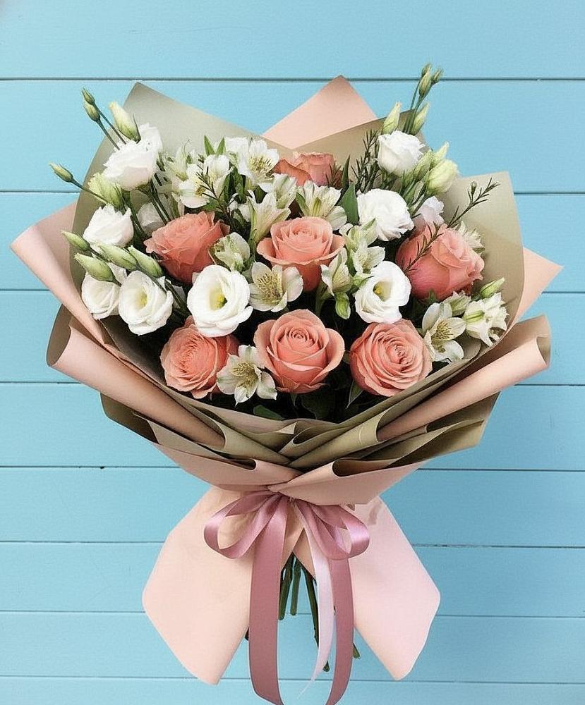 Букет цветов из: Розы, Альстромерии и Лизиантусы в Кропоткине