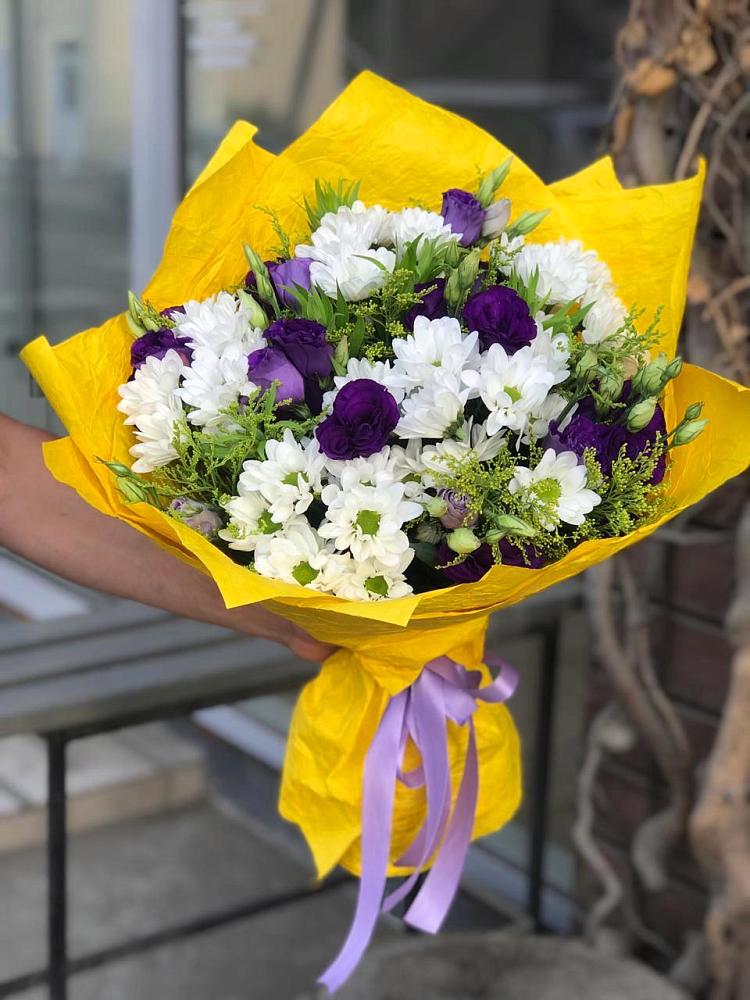 Букет цветов из: Ирисы, Хризантемы и Ромашки в Кропоткине