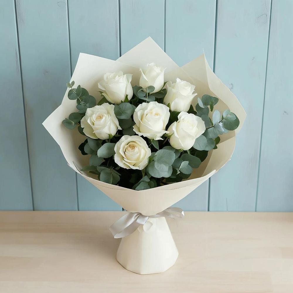 Букет Белые розы в Эвкалипте в Кропоткине