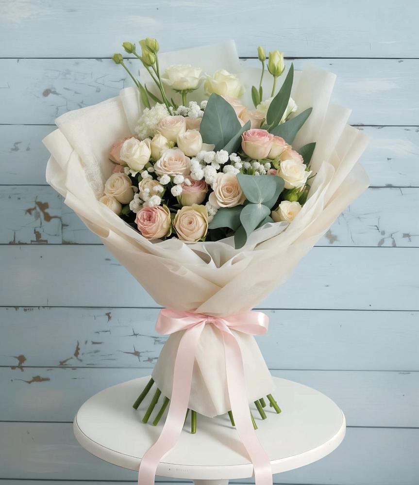 Букет цветов из: Розы и Лизиантусы в Кропоткине