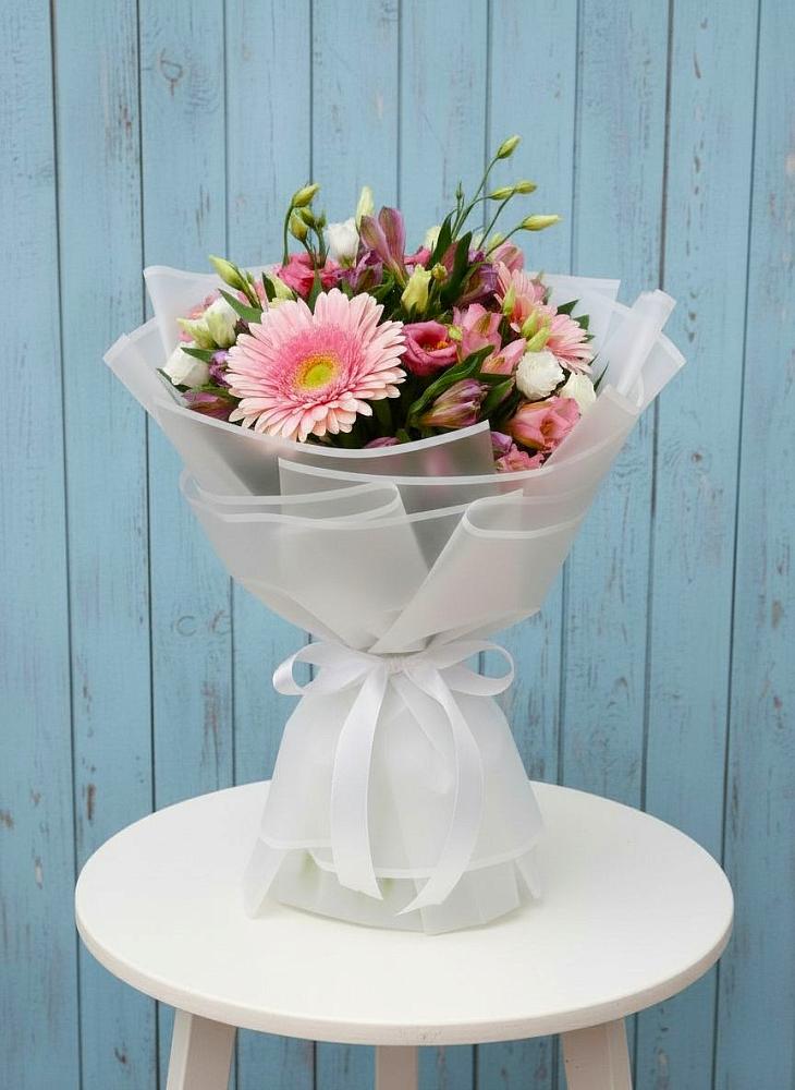 Букет цветов из: Герберы, Альстромерии и Лизиантусы в Кропоткине