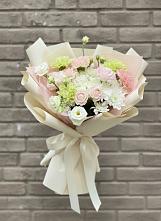Букет цветов из:  Гвоздики, Розы, Лизиантусы и Хризантемы #REPLACE_PRED# Кропоткине