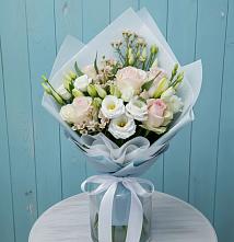 Букет цветов из:  Розы и Лизиантусы в Кропоткине