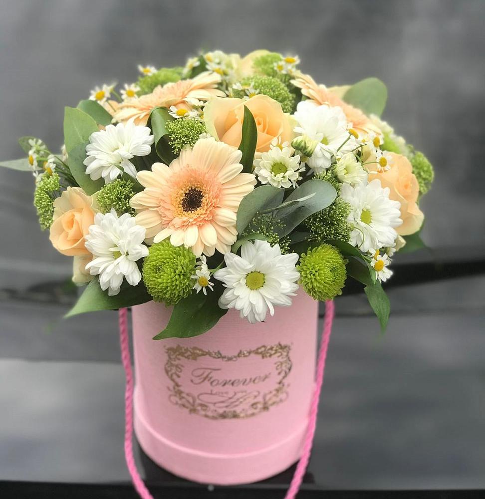 Цветочная композиция из Розы, Герберы и Хризантемы в шляпной коробке в Кропоткине