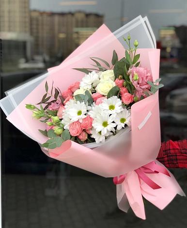 Букет цветов из: Розы, Лизиантусы и Хризантемы в Кропоткине