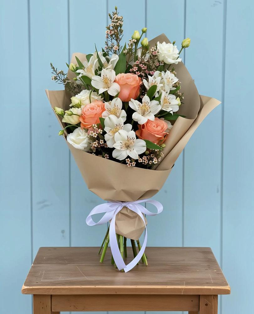 Букет цветов из: Альстромерии, Лизиантусы, Розы и Хризантемы в Кропоткине