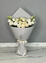 Букет цветов из:  Розы и Лизиантусы в Кропоткине